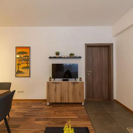 Castelomi Apartment *