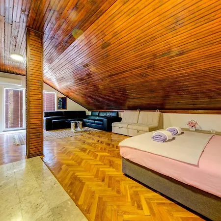 Castelomi Apartment *