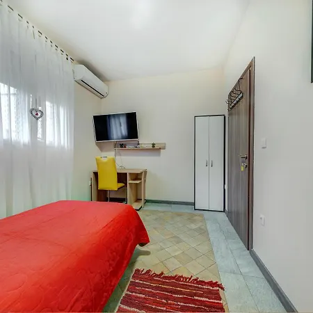 Apartment Castelomi *