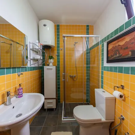Apartment Castelomi *
