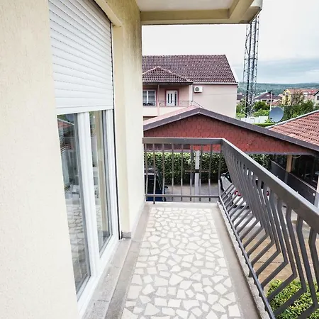 Apartment Castelomi *
