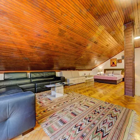 Castelomi Apartment